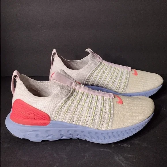 Nike Women's Pink and Cream Running Shoes size 6 pre owned Exellent condition